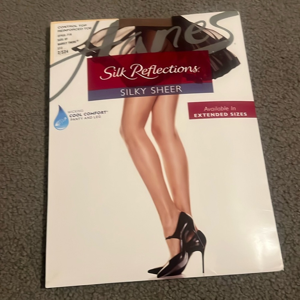 Hanes Women's Silk Reflections Control Top Pantyhose, Barely There, Size EF